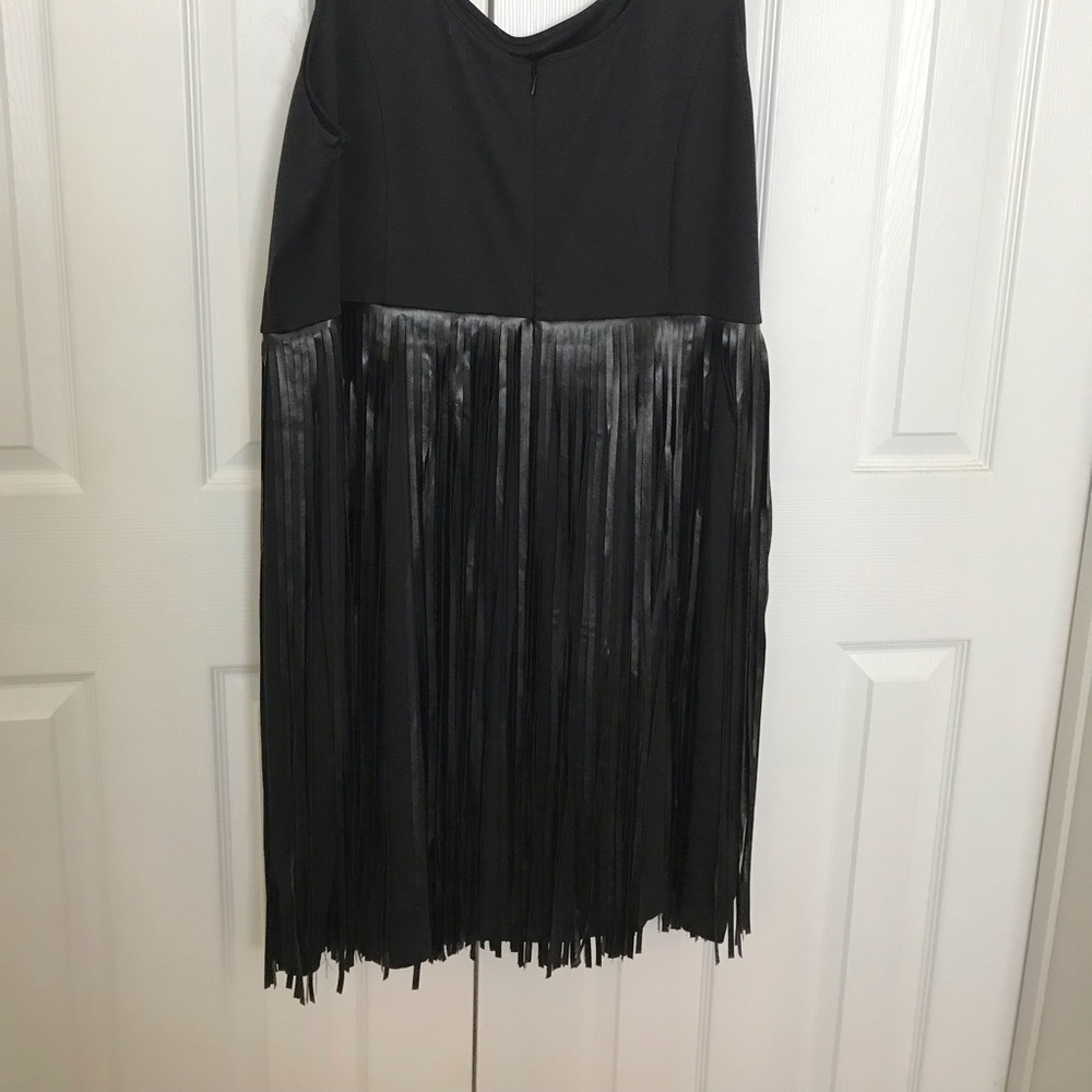 Dress - Picture 3 of 4